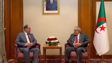 صورة الوزير الأول نذير العرباوي يستقبل وزير الداخلية التونسي