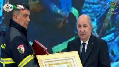 صورة رئيس الجمهورية يشرف على مراسم تكريم البعثة الجزائرية المشاركة في عمليات الإنقاذ إثر زلزال تركيا وسوريا