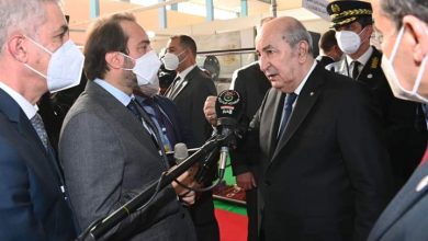 صورة الرئيس تبون يدشن معرض الإنتاج الجزائري ويؤكد: “عهد التركيب انتهى ..حان الوقت لأن تصبح الجزائر بلدا مصنعا”