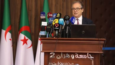 صورة رئيس المحكمة الدستورية البرتغالية ينشط محاضرة حول حماية الحقوق الأساسية في حالات الطوارئ بجامعة وهران 2