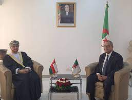 صورة عون يبحث مع سفير سلطنة عمان سبل تعزيز التعاون الثنائي.. اتفاق على عقد إجتماع للجنة المشتركة في التعاون الصناعي في أقرب الآجال