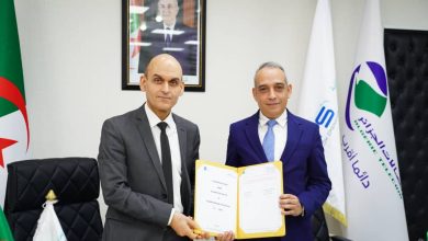 صورة التوقيع على اتفاقية إطار بين اتصالات الجزائر واتصالات الجزائر الفضائية