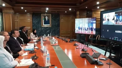صورة وزير الطاقة يستعرض مع نظيره الأذربيجاني فرص الإستثمار بين شركات البلدين