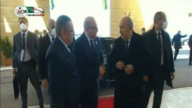 صورة رئيس الجمهورية يصل إلى قصر الأمم للإشراف على افتتاح أشغال لقاء الحكومة – الولاة