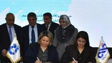 صورة توقيع اتفاقية تعاون بين الوكالة الوطنية لتسيير القرض المصغر ومجمع الحليب “جيبلي”