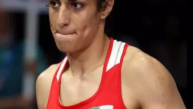 صورة الملاكمة الإيطالية أنجيلا كاريني تعتذر للبطلة الجزائرية إيمان خليف