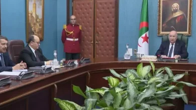 صورة رئيس الجمهورية يترأس اجتماع عمل خُصص لقطاع التجارة وحماية الإنتاج الوطني وضبط الاستيراد
