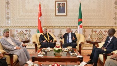 صورة رئيس مجلس الشورى لسلطنة عمان يقوم بزيارة الى الجزائر