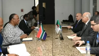صورة عطاف يجري بأديس أبابا محادثات ثنائية مع نظيرته الجنوب إفريقية