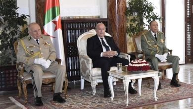 صورة رئيس الجمهورية يترأس حفل تقليد الرتب وإسداء الأوسمة