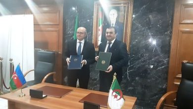 صورة التوقيع على مذكرة تفاهم لتعزيز التعاون بين الجزائر وأذربيجان
