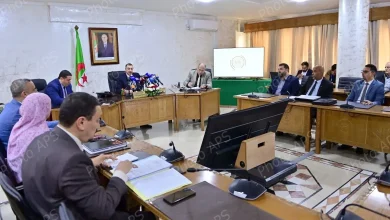 صورة وزير الداخلية يجتمع مع نقابات الناقلين لمناقشة قانون المرور