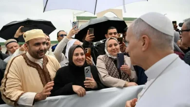 صورة استقبال رسمي وشعبي حار للبابا بعنابة في ثاني أيام زيارته للجزائر
