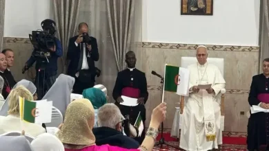 صورة البابا ليون الرابع عشر يزور دار رعاية المسنين بكنيسة القديس أوغستين بعنابة