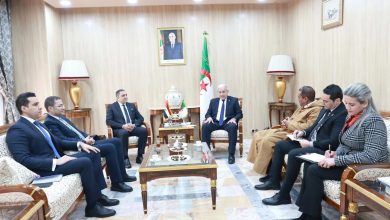 صورة رئيس المجلس الشعبي الوطني يستقبل سفير مصر ويؤكد على تعزيز التعاون البرلماني والثنائي
