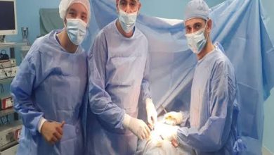 صورة توأمة بين المستشفيات:إجراء عمليات جراحية معقدة وفحوصات طبية بمستشفى أحمد بن بلة بخنشلة