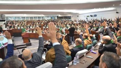 صورة الأحزاب تثمن المصادقة على قانون تجريم الاستعمار الفرنسي : خطـــوة سيادية وتاريخيـــة للجــزائــر