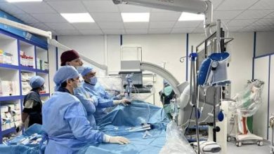 صورة المركز الاستشفائي الجامعي بوهران : إجراء أول عمليتين لعلاج الصمام ثلاثي الشرفات باستخدام تقنية “تري كليب”