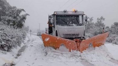 صورة الدرك الوطني يقدم نصائح للسياقة في حالة الضباب : طرقات مغلقة بسبب تراكم الثلوج