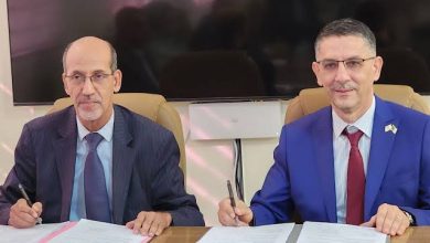 صورة توقيع اتفاقية تكوين بين المعهد الجزائري للبترول والشركة الموريتانية للمحروقات