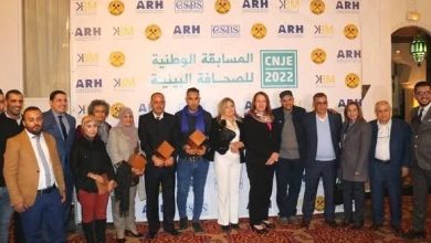 صورة تتويج الفائزين في الطبعة الثالثة للمسابقة.. الصحافة البيئية عرفت “تطورا ملحوظا” بالجزائر