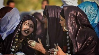 صورة المرأة التارقية في بان قزام: حافظات الموروث الرمضاني وروح التضامن