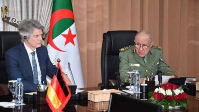 صورة رئيس أركان الجيش الوطني الشعبي يستقبل المدير السياسي بوزارة الدفاع لفيدرالية ألمانيا