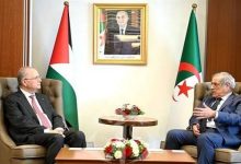 صورة الوزير الأول يجري محادثات مع رئيس الوزراء وزير الخارجية والمغتربين الفلسطيني