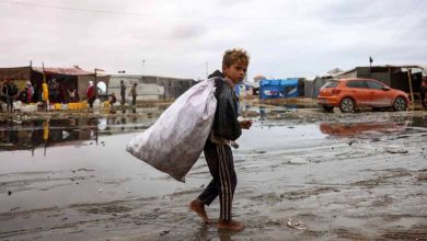 صورة الدفاع المدني في غزة : أضرار جسيمة بخيام النازحين بسبب الأمطار