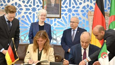 صورة توقيع اتفاقية تعاون ثقافي وعلمي بين الجزائر وألمانيا