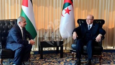 صورة الوزير الأول يتحادث بقونيا مع رئيس الوزراء الفلسطيني
