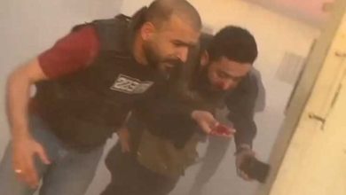 صورة استهدفا بصاروخ موجه من ميليشيا حزب الله..إصابة مصور وصحافي على حدود سوريا ولبنان