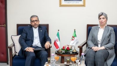 صورة مولوجي تتحادث مع سفير الإيراني : اتفاق على تفعيل الشراكة والتعاون الثقافي بين الجزائر وطهران