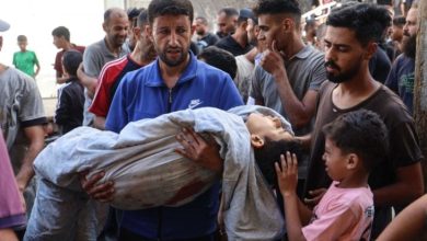 صورة مستوطنون يعترضون شاحنات مساعدات من الأردن..استشهاد 15 فلسطينيا بهجمات إسرائيلية متفرقة على غزة