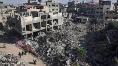 صورة حضر دخول مواد الإيواء ولوازم الشتاء إلى غزة..استشهاد 4 فلسطينيين وانتشال 15 جثة خلال 48 ساعة
