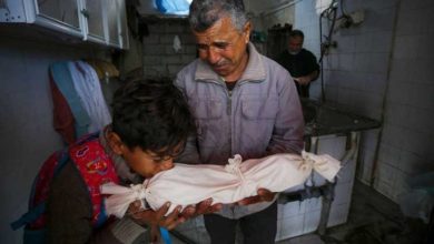 صورة أوضاع مأساوية في غزة..البرد الشديد يودي بحياة رضيع فلسطيني