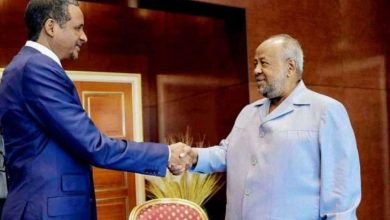 صورة السودان:  القوى المدنية برئاسة حمدوك تلتقي حميدتي وتريد مقابلة البرهان