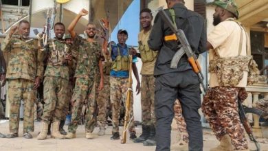 صورة السودان : الجيش يسيطر على البنك المركزي ومقر رئاسة المخابرات العامة