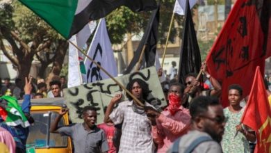 صورة السودان: مظاهرات ضد الاتفاق بين العسكريين والمدنيين