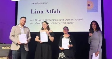 صورة الشاعرة السورية لينا عطفة تفوز بجائزة الرور الألمانية لعام 2023
