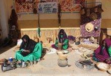 صورة أزيد من 60 عارض في صالون جهوي بإليزي..”المرأة التارقية سيدة الرمال وصوت الصحراء”