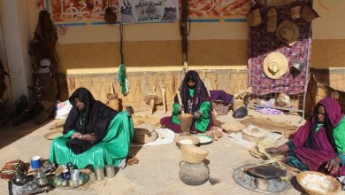 صورة أزيد من 60 عارض في صالون جهوي بإليزي..”المرأة التارقية سيدة الرمال وصوت الصحراء”