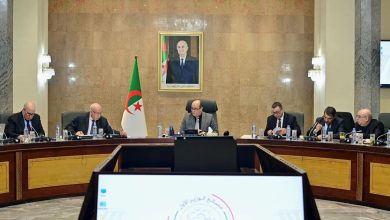 صورة لتقديم حصيلة الواردات من السلع والخدمات لسنة 2025..الوزير الأول يترأس اجتماعًا للمجلس الأعلى لضبط الواردات