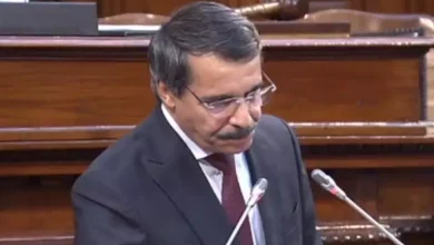 صورة وزير المالية يعرض مشروع قانون المالية 2026 أمام مجلس الأمة