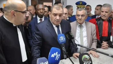 صورة وزير العدل يؤكد تقدم قطاع العدالة في مسار الرقمنة خلال زيارة سكيكدة