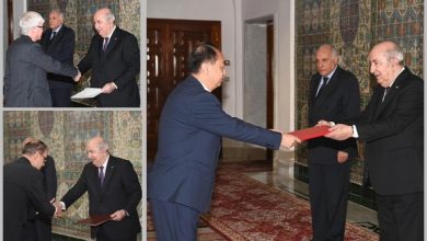 صورة رئيس الجمهورية يشرف على مراسم تقديم أوراق اعتماد ثلاثة سفراء جدد