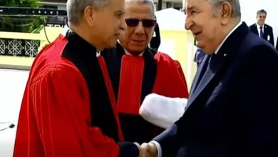 صورة رئيس الجمهورية يصل إلى المحكمة العليا للإشراف على افتتاح السنة القضائية