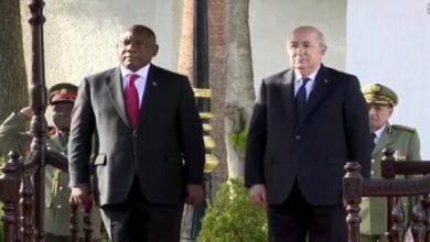 صورة رئيس الجمهورية يخص نظيره لجمهورية جنوب افريقيا باستقبال رسمي