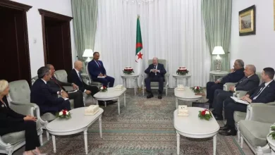 صورة رئيس الجمهورية يستقبل المدير التنفيذي لعملاق الطاقة الإيطالي شركة ” إيني”