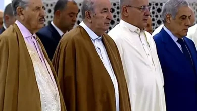 صورة رئيس الجمهورية يؤدي صلاة عيد الفطر المبارك بجامع الجزائر